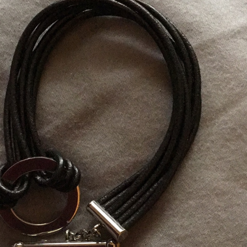 Black leather bracelet size 6 1/2- 7 inches - Picture 2 of 3